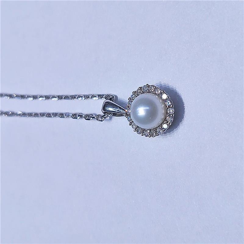 0.18 ct Diamond 14 K White Gold Necklace 2.91 gr